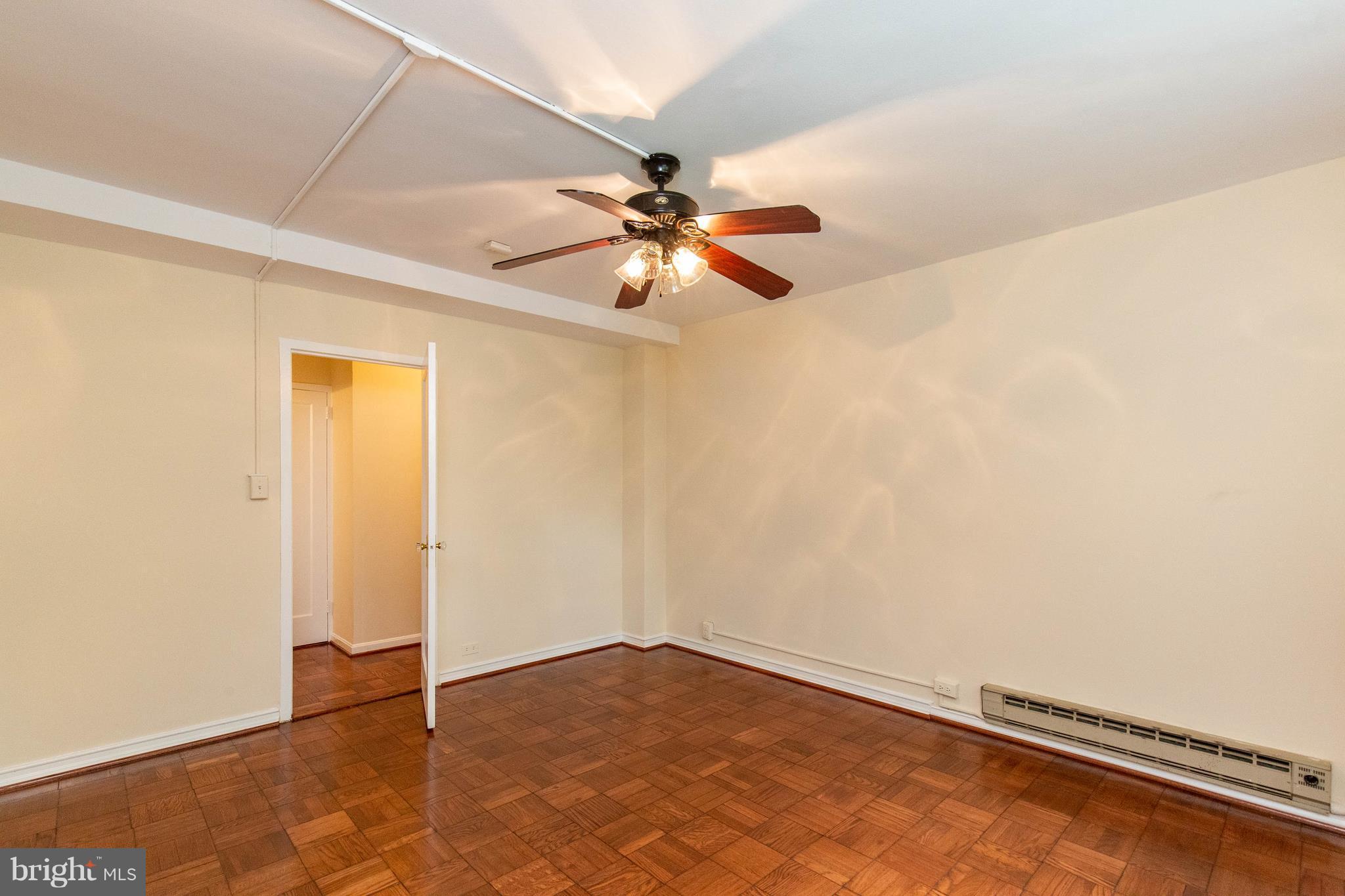 3702 Gunston Road, Unit 920 Alexandria, VA 22302 - Photo 23 of 28 Bedroom (Master)