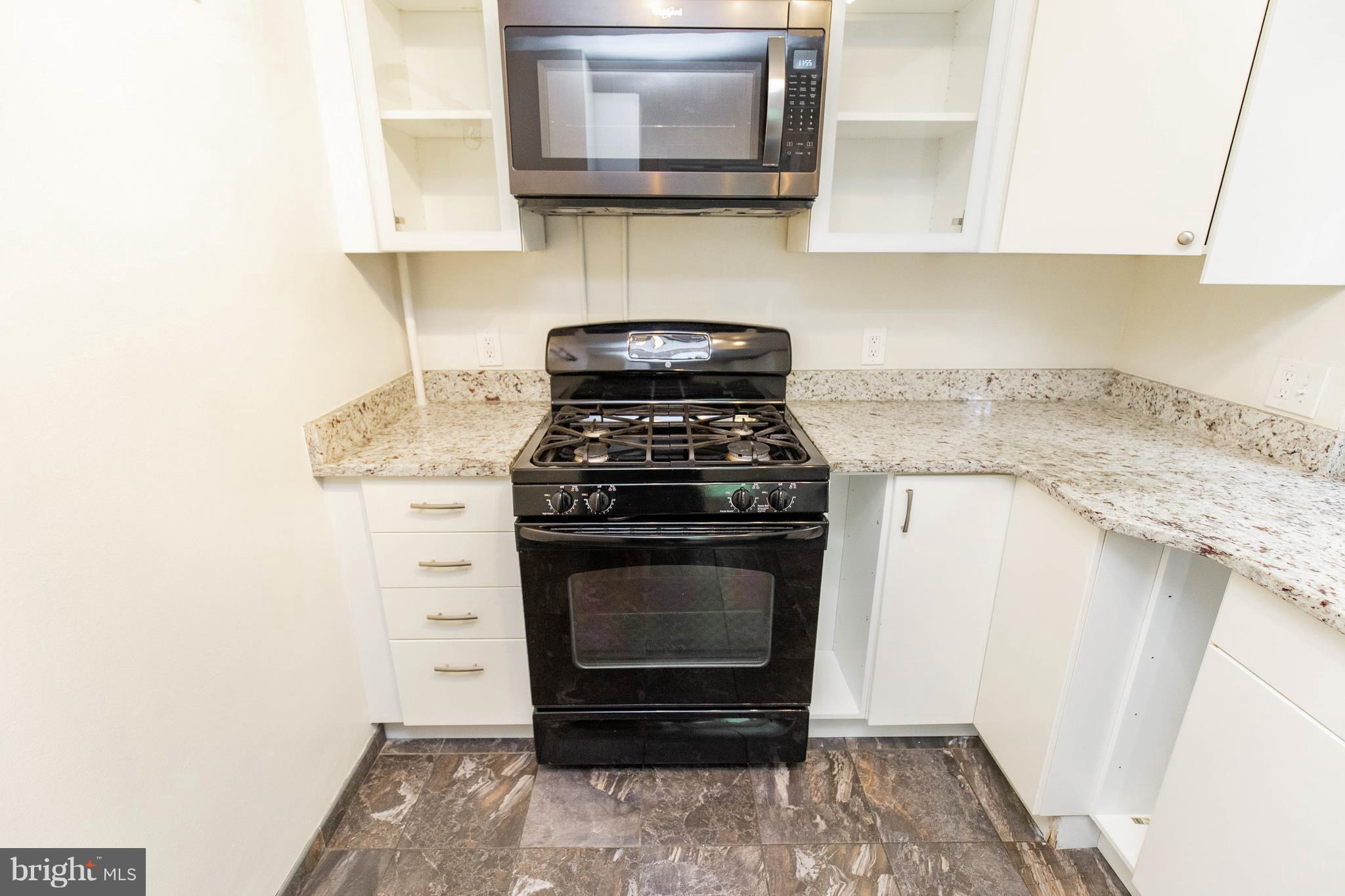 3702 Gunston Road, Unit 920 Alexandria, VA 22302 - Photo 9 of 28 Lots Of Cabinet Space
