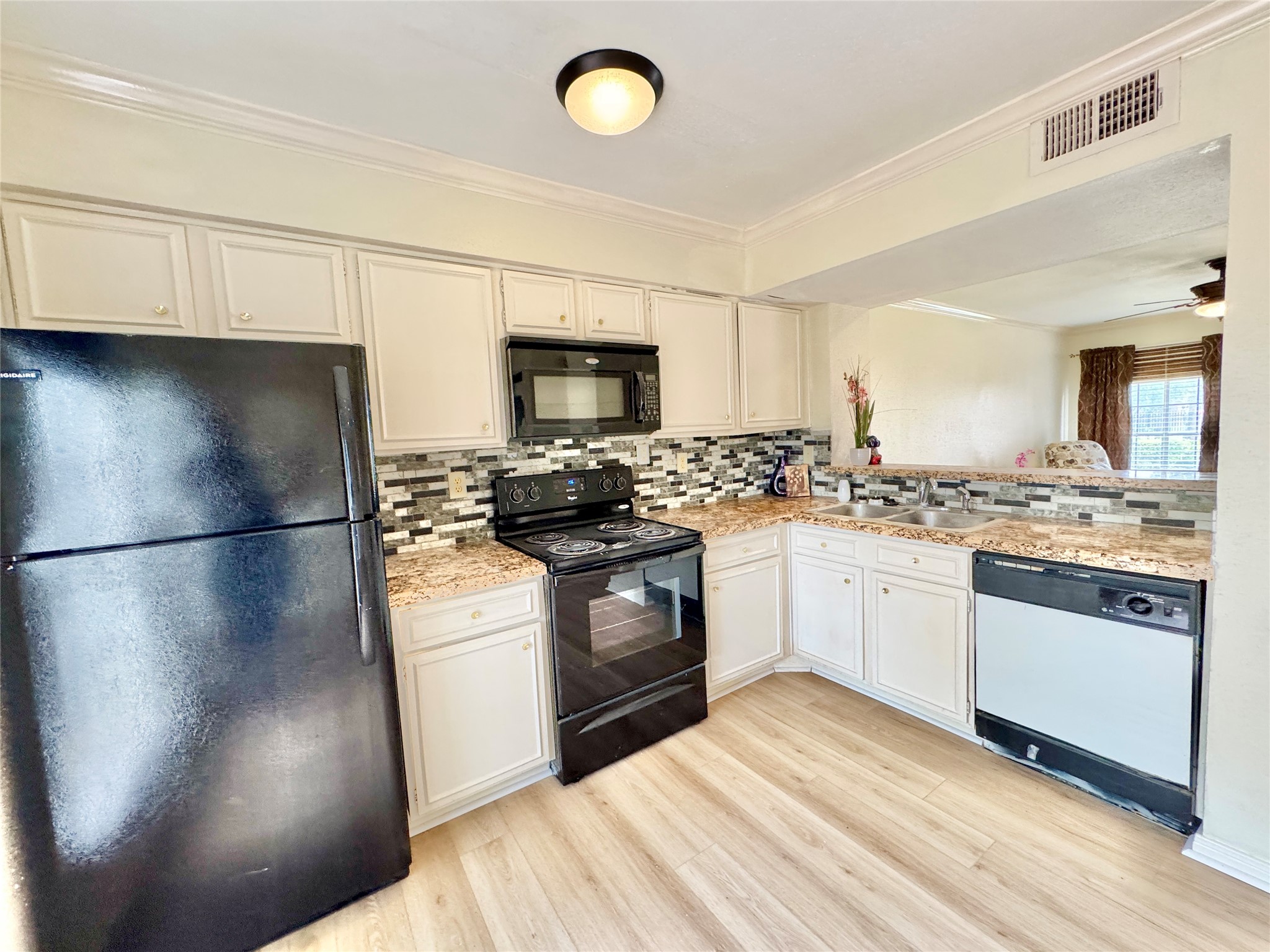 2002 Gentryside Drive, Unit 103 Houston, TX 77077 - Photo 7 of 20 Kitchen opens to the living room/family room area