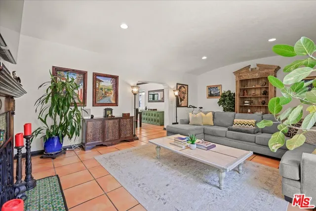 $2,375,000 | 6119 Del Valle Drive, Los Angeles, CA 90048