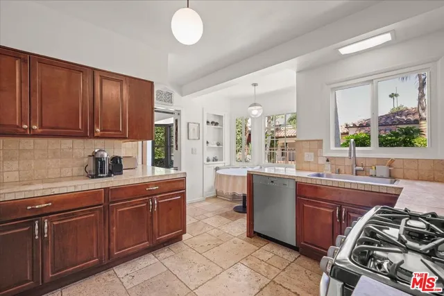 $2,375,000 | 6119 Del Valle Drive, Los Angeles, CA 90048