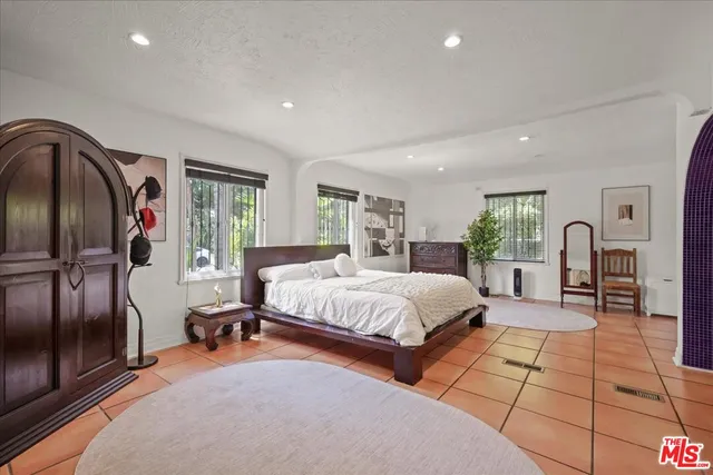 $2,375,000 | 6119 Del Valle Drive, Los Angeles, CA 90048