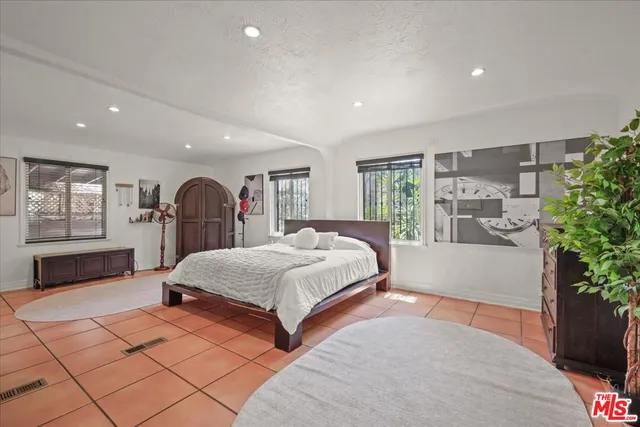 $2,375,000 | 6119 Del Valle Drive, Los Angeles, CA 90048