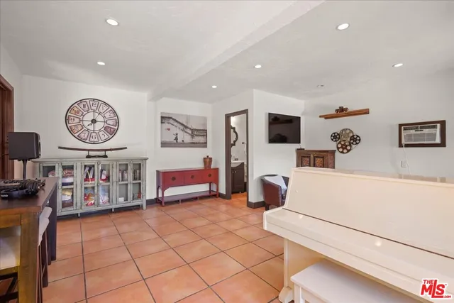 $2,375,000 | 6119 Del Valle Drive, Los Angeles, CA 90048