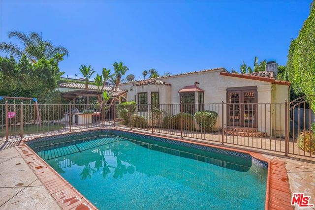 $2,375,000 | 6119 Del Valle Drive, Los Angeles, CA 90048
