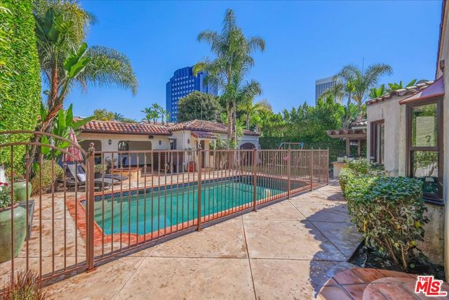$2,375,000 | 6119 Del Valle Drive, Los Angeles, CA 90048