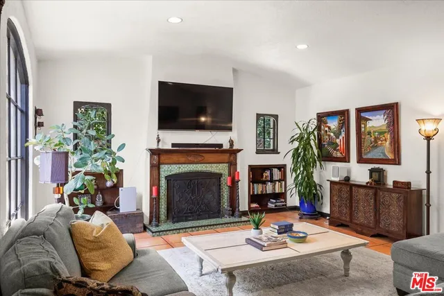 $2,375,000 | 6119 Del Valle Drive, Los Angeles, CA 90048