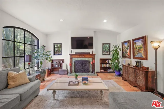 $2,375,000 | 6119 Del Valle Drive, Los Angeles, CA 90048
