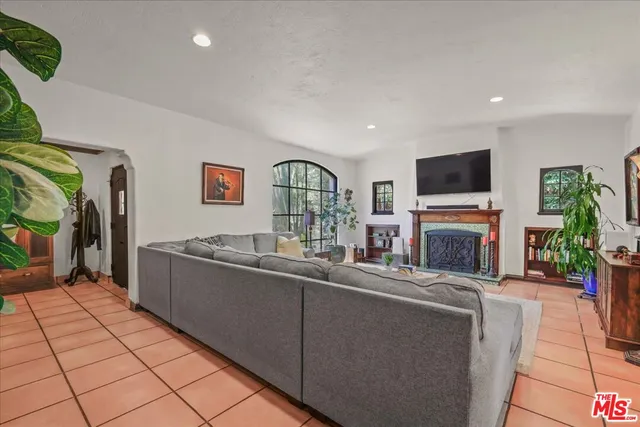 $2,375,000 | 6119 Del Valle Drive, Los Angeles, CA 90048