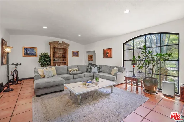 $2,375,000 | 6119 Del Valle Drive, Los Angeles, CA 90048