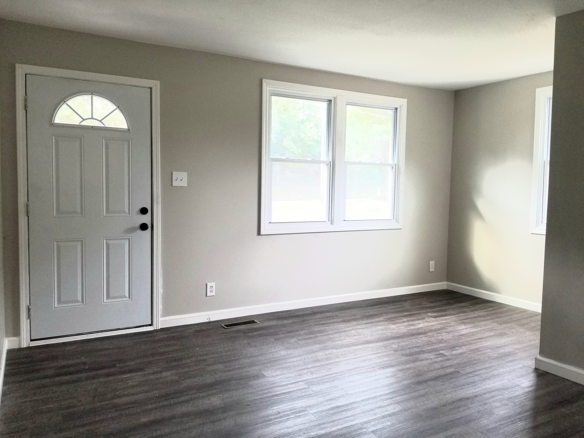 4440 Old Metal Road Palmyra, TN 37142 - Photo 4 of 21 an empty room with wooden floor and a window
