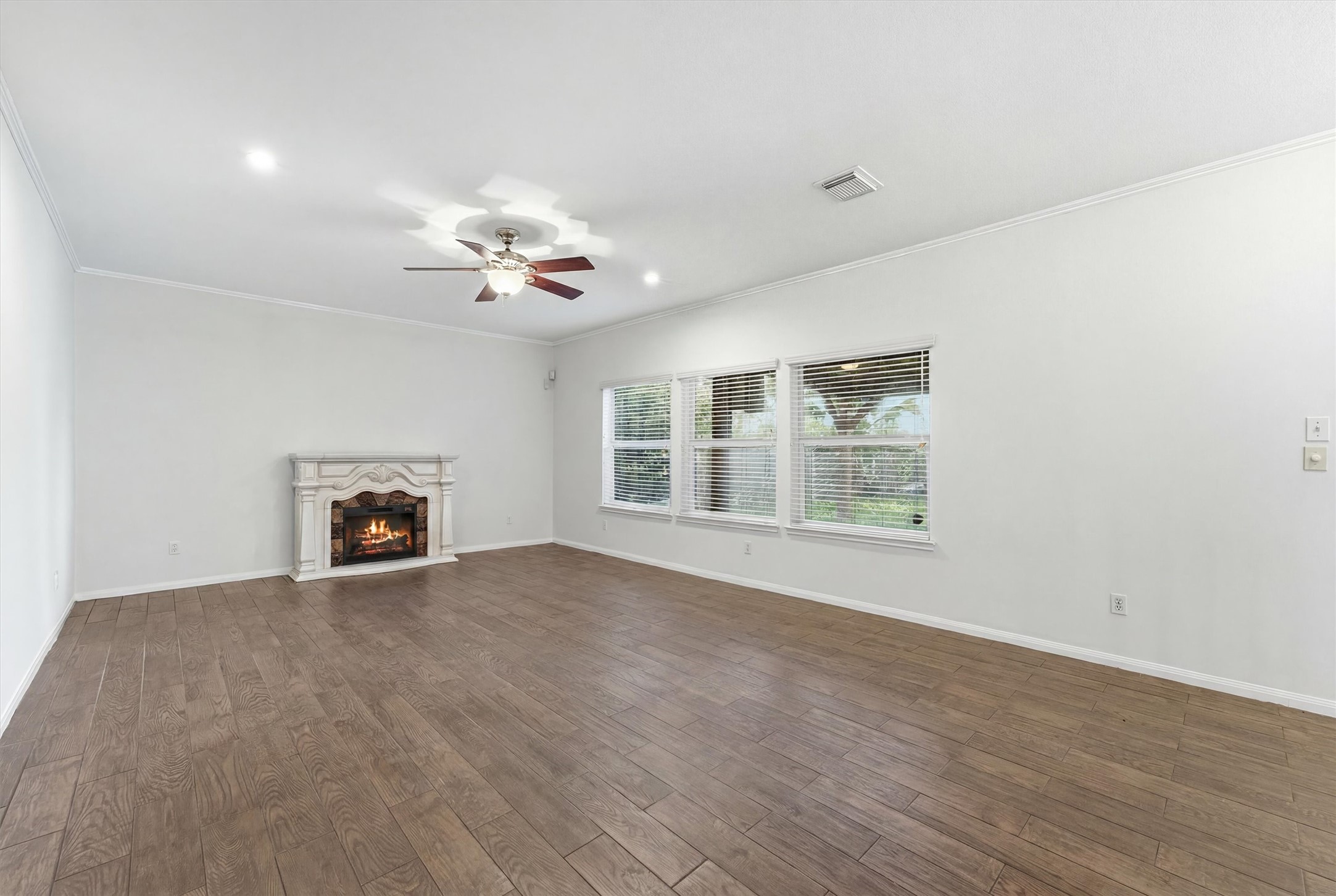 20531 Spring Bluff Lane Spring, TX 77388 - Photo 4 of 22 Living room