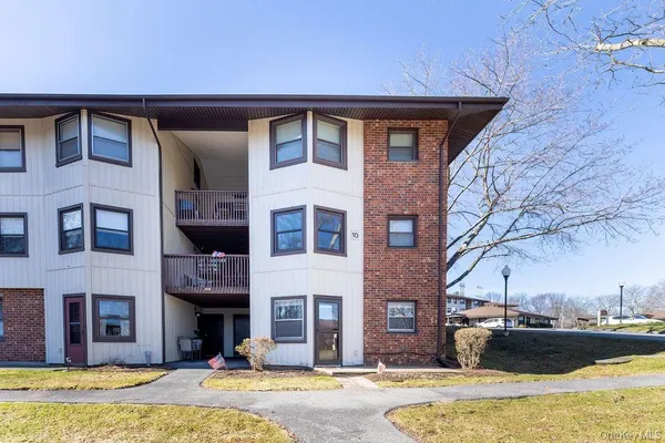$240,000 | 10 Regents Place, Unit D, Yorktown Heights, NY 10598