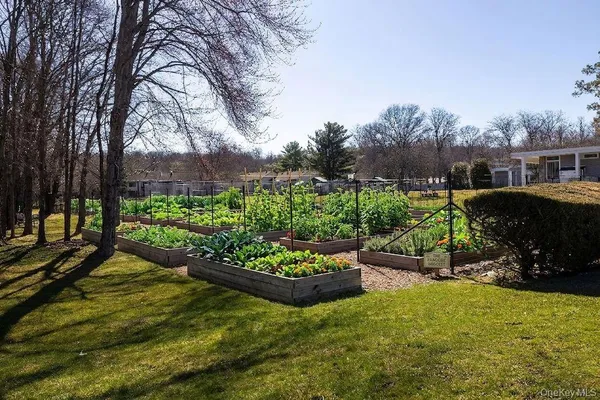 $240,000 | 10 Regents Place, Unit D, Yorktown Heights, NY 10598