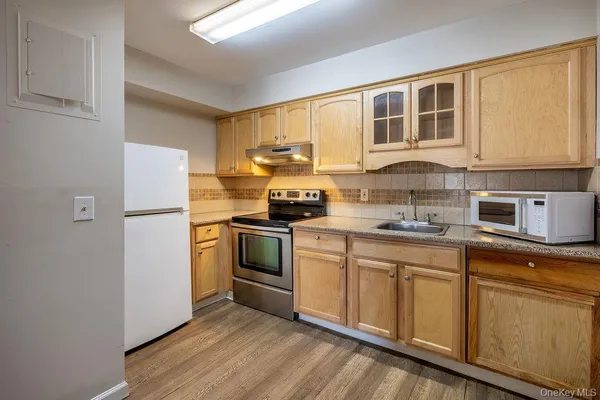 $240,000 | 10 Regents Place, Unit D, Yorktown Heights, NY 10598
