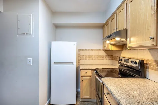 $240,000 | 10 Regents Place, Unit D, Yorktown Heights, NY 10598