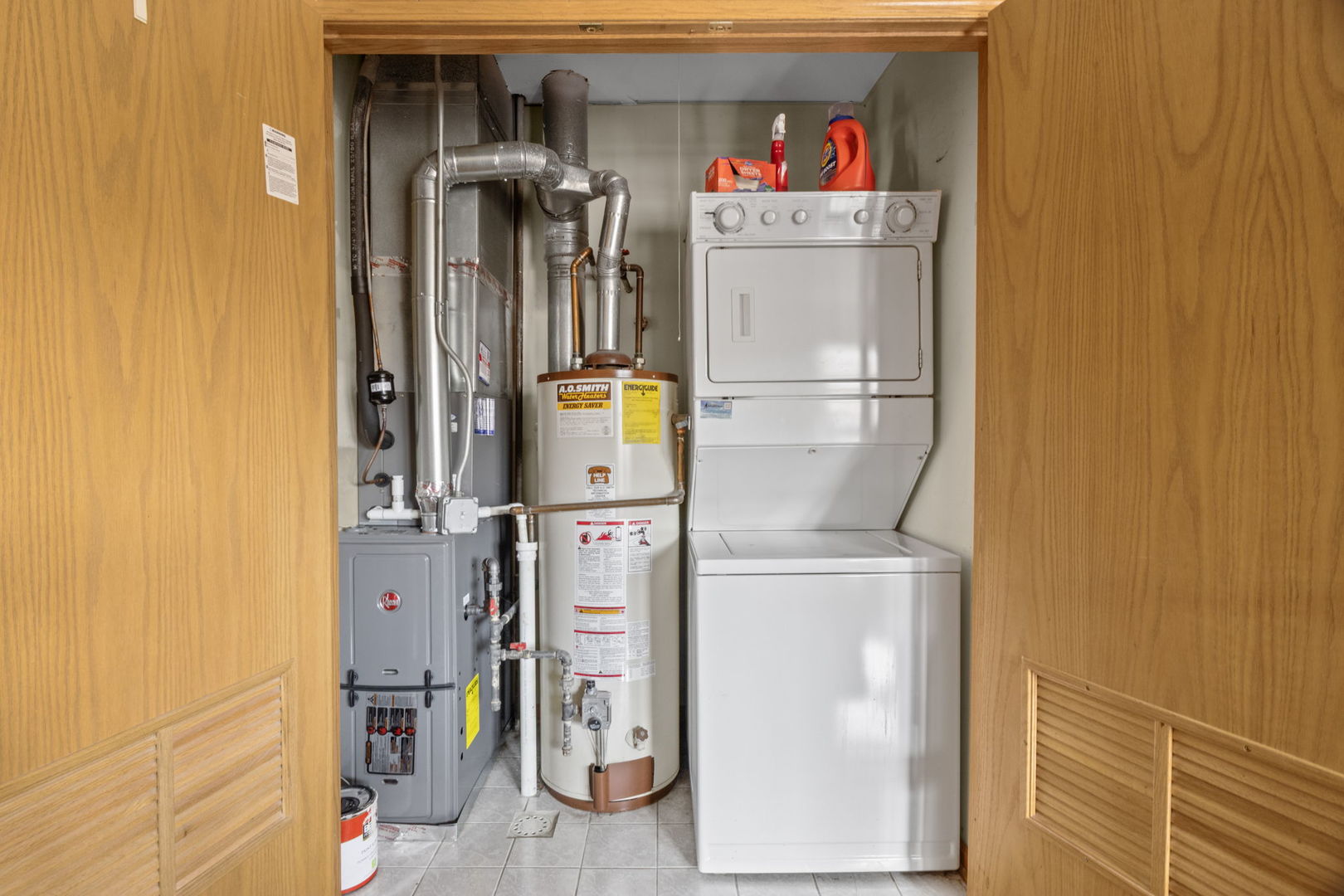 10710 Central Avenue, Unit 3D Chicago Ridge, IL 60415 - Photo 11 of 24 a utility room with dryer and washer