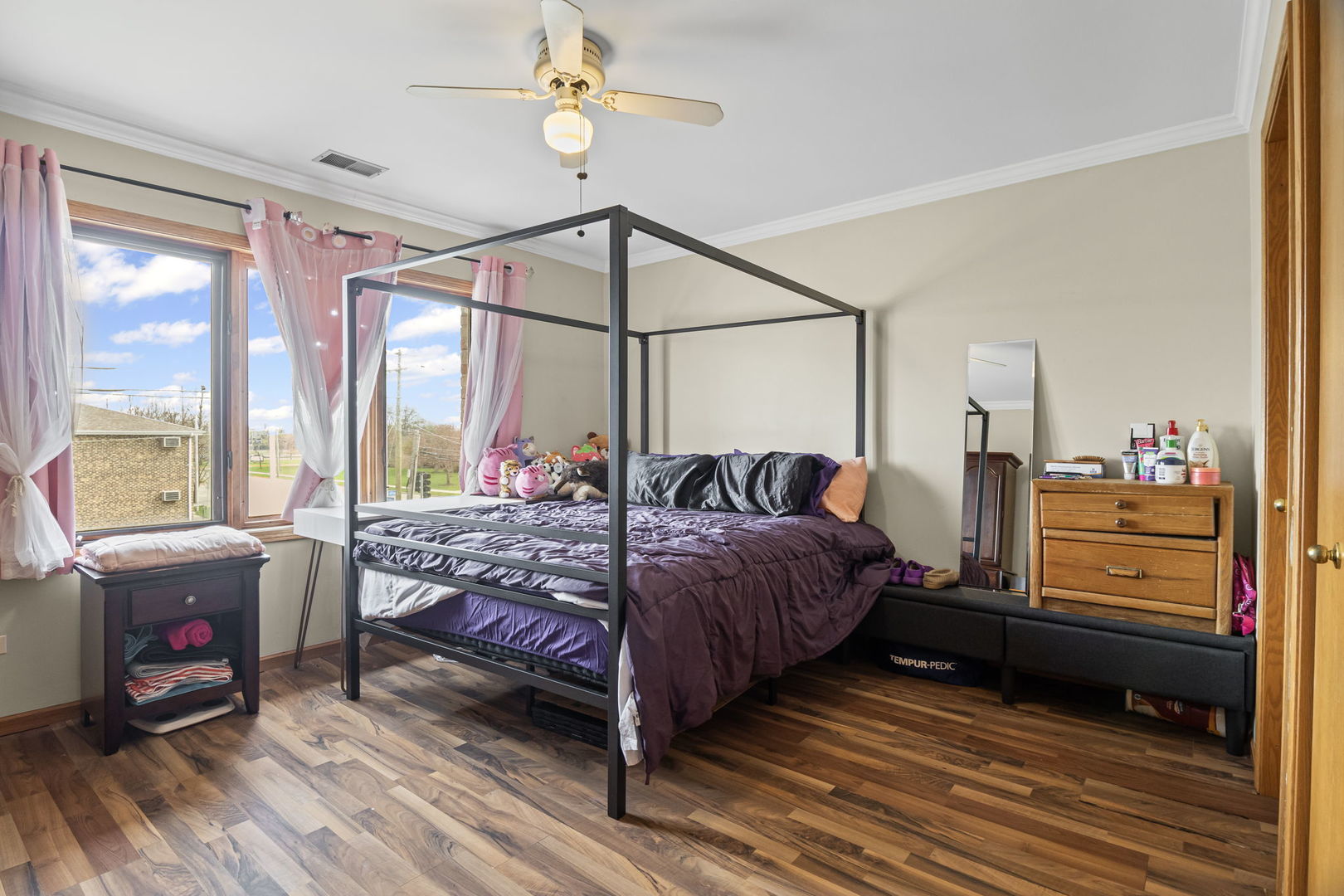 10710 Central Avenue, Unit 3D Chicago Ridge, IL 60415 - Photo 13 of 24 a bedroom with a bed and wooden floor