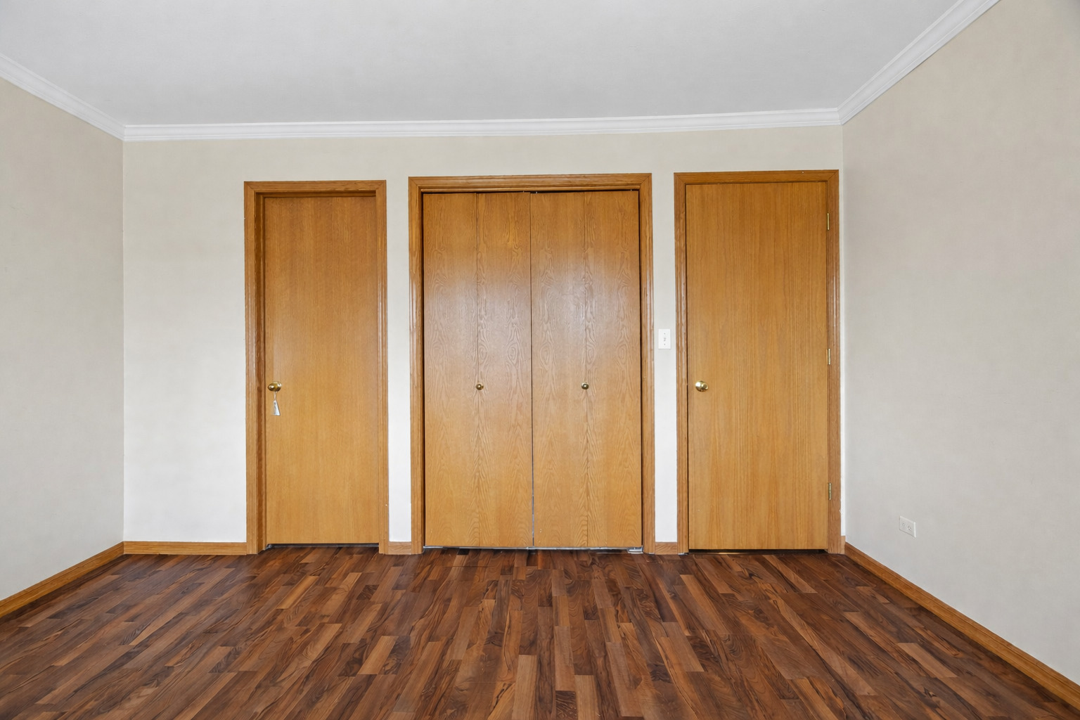10710 Central Avenue, Unit 3D Chicago Ridge, IL 60415 - Photo 16 of 24 a view of an empty room with wooden floor and a window