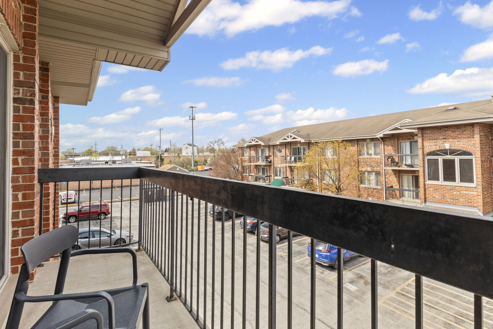 10710 Central Avenue, Unit 3D Chicago Ridge, IL 60415 - Photo 22 of 24 a view of city from a balcony