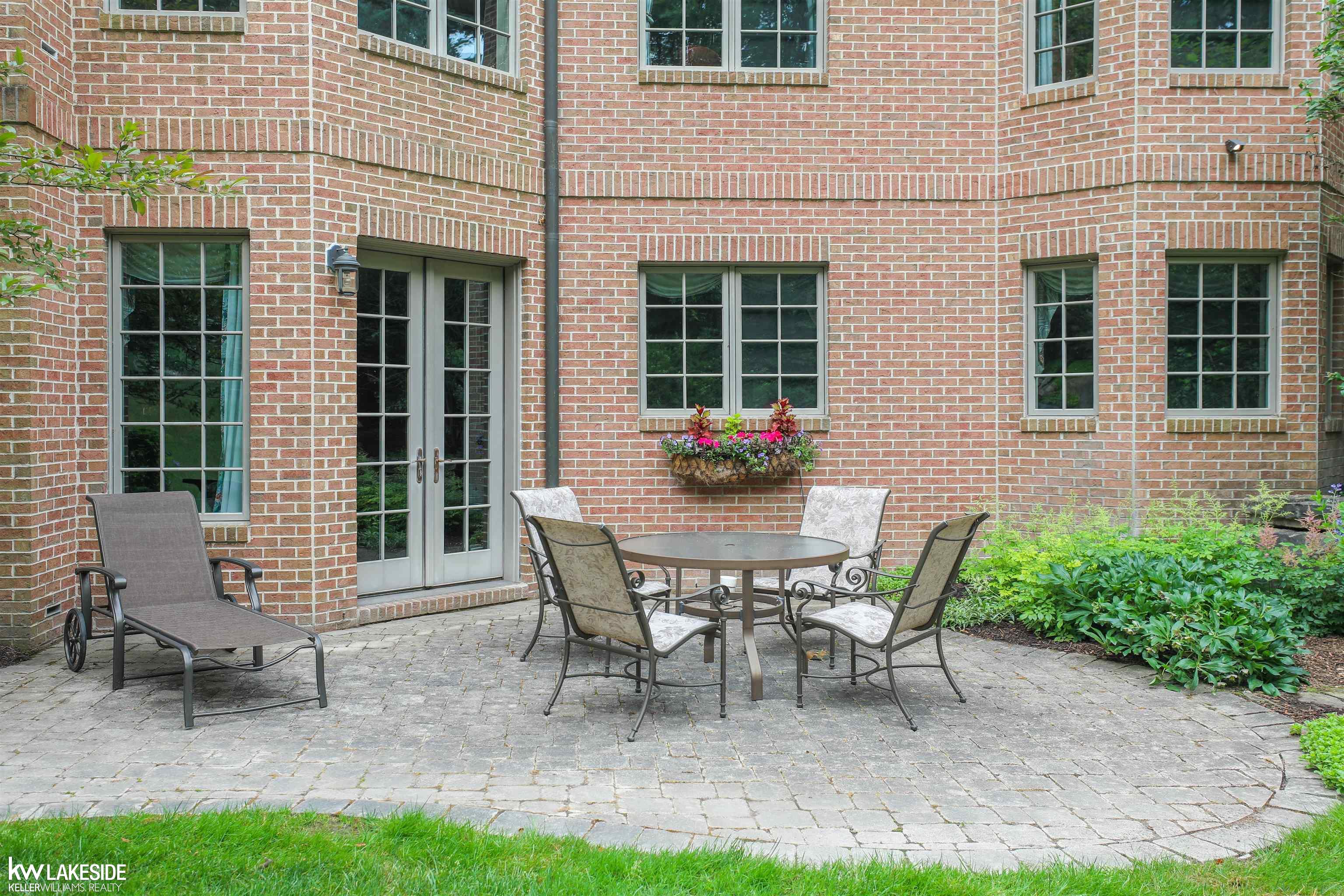 2000 Touraine Drive Rochester, MI 48306 - Photo 53 of 74