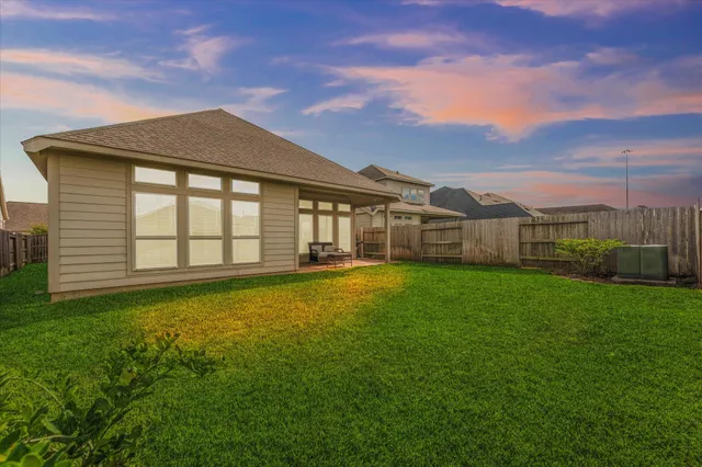 a view of a house with a backyard