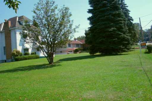 1147 Maple St Extension Coraopolis, PA 15108 - Photo 7 of 8 Gallery Image 7