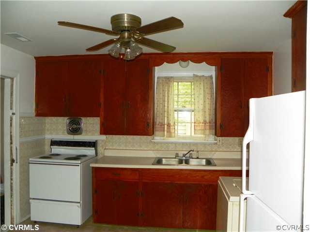 3016 Maplewood Road Henrico, VA 23228 - Photo 3 of 12 Kitchen