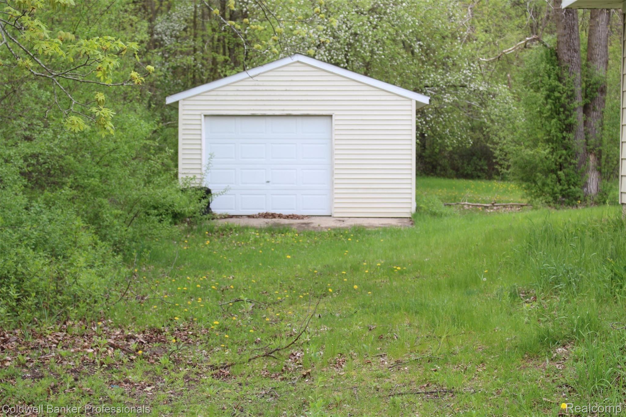 370 Sanders Road Oxford, MI 48371 - Photo 13 of 19 IMG_4644.JPG
