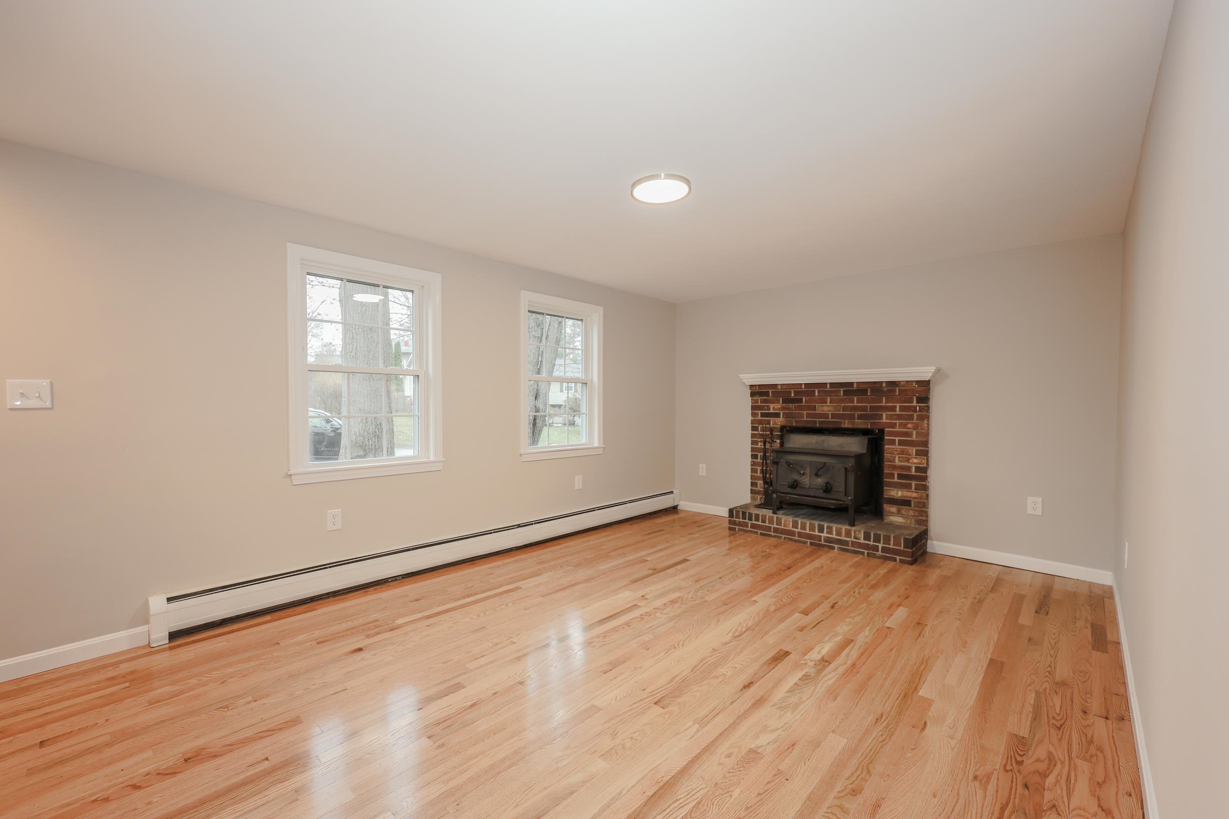 29 Nightingale Road Nashua, NH 03062 - Photo 2 of 26