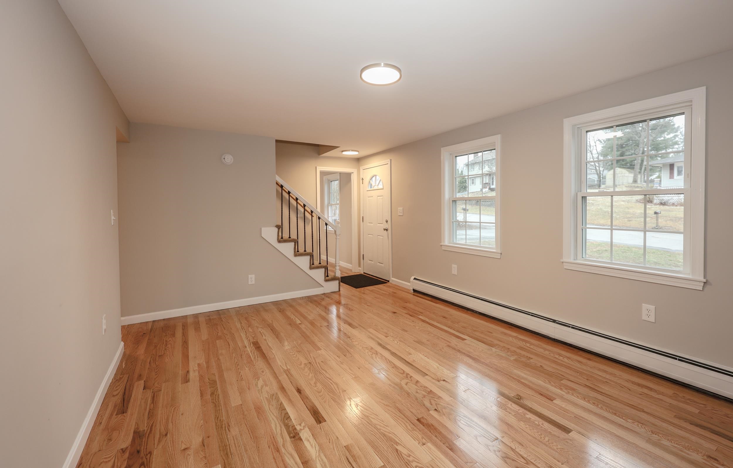 29 Nightingale Road Nashua, NH 03062 - Photo 3 of 26