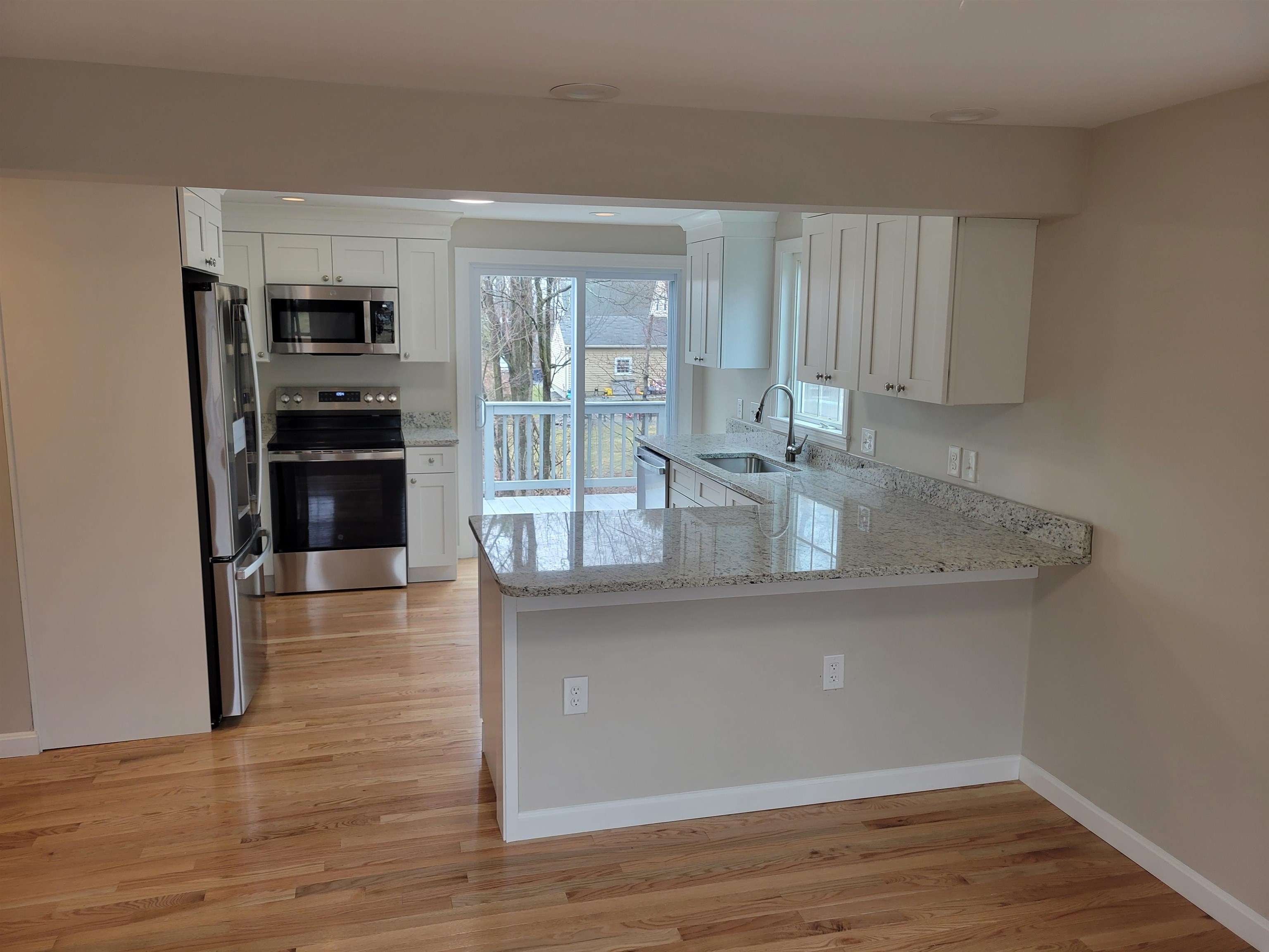 29 Nightingale Road Nashua, NH 03062 - Photo 6 of 26