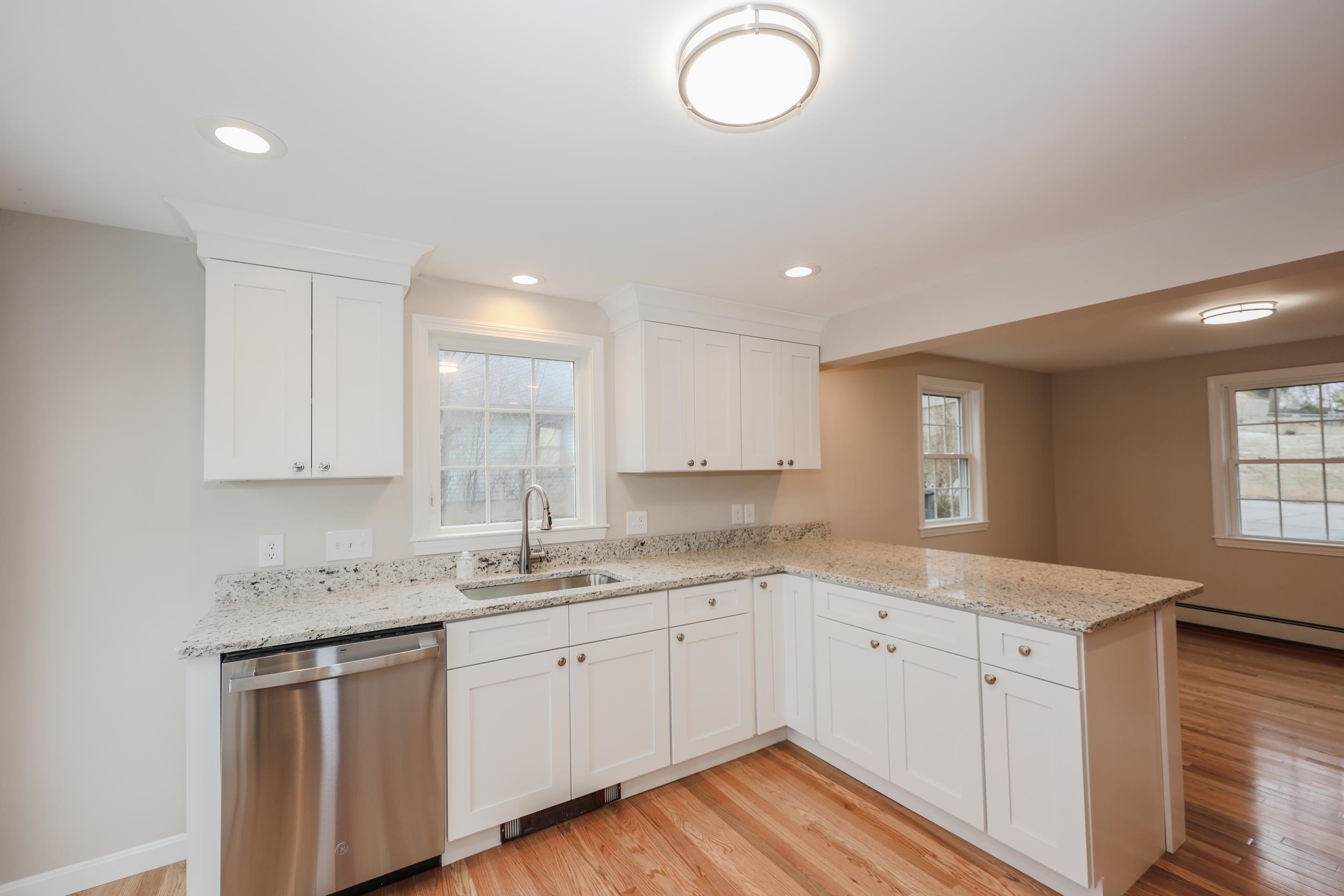 29 Nightingale Road Nashua, NH 03062 - Photo 7 of 26