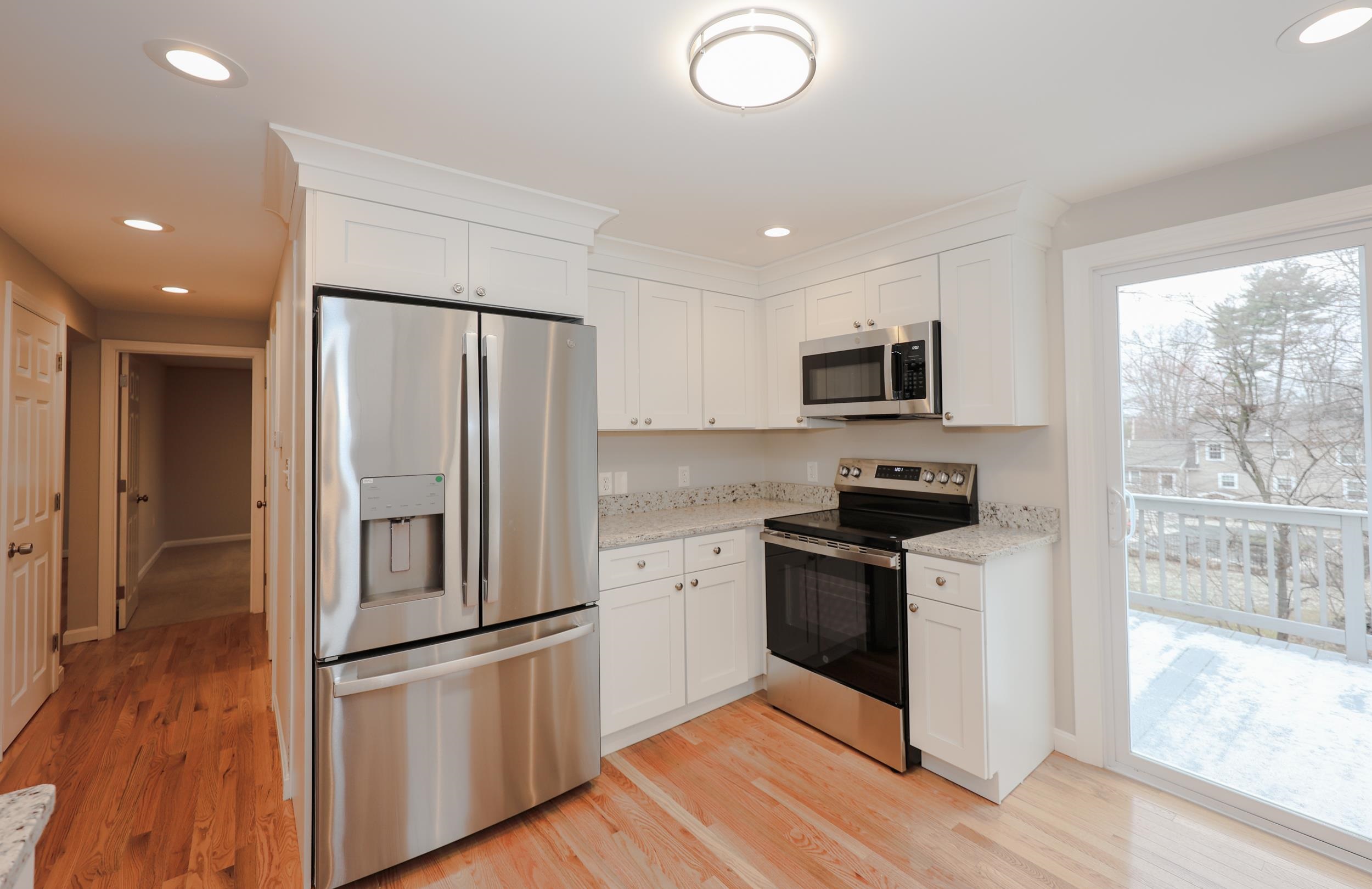 29 Nightingale Road Nashua, NH 03062 - Photo 8 of 26