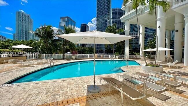 801 Brickell Key Boulevard, Unit 906 Miami, FL 33131 - Photo 16 of 29 DECK