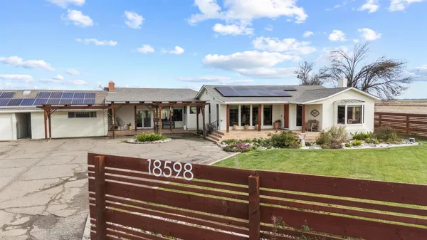 $1,089,900 | 18598 Highway 113, Knights Landing, CA 95645