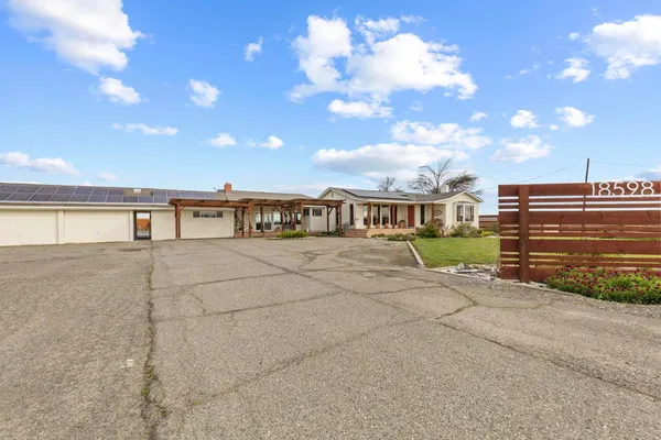 $1,089,900 | 18598 Highway 113, Knights Landing, CA 95645