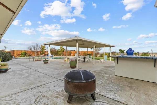 $1,089,900 | 18598 Highway 113, Knights Landing, CA 95645