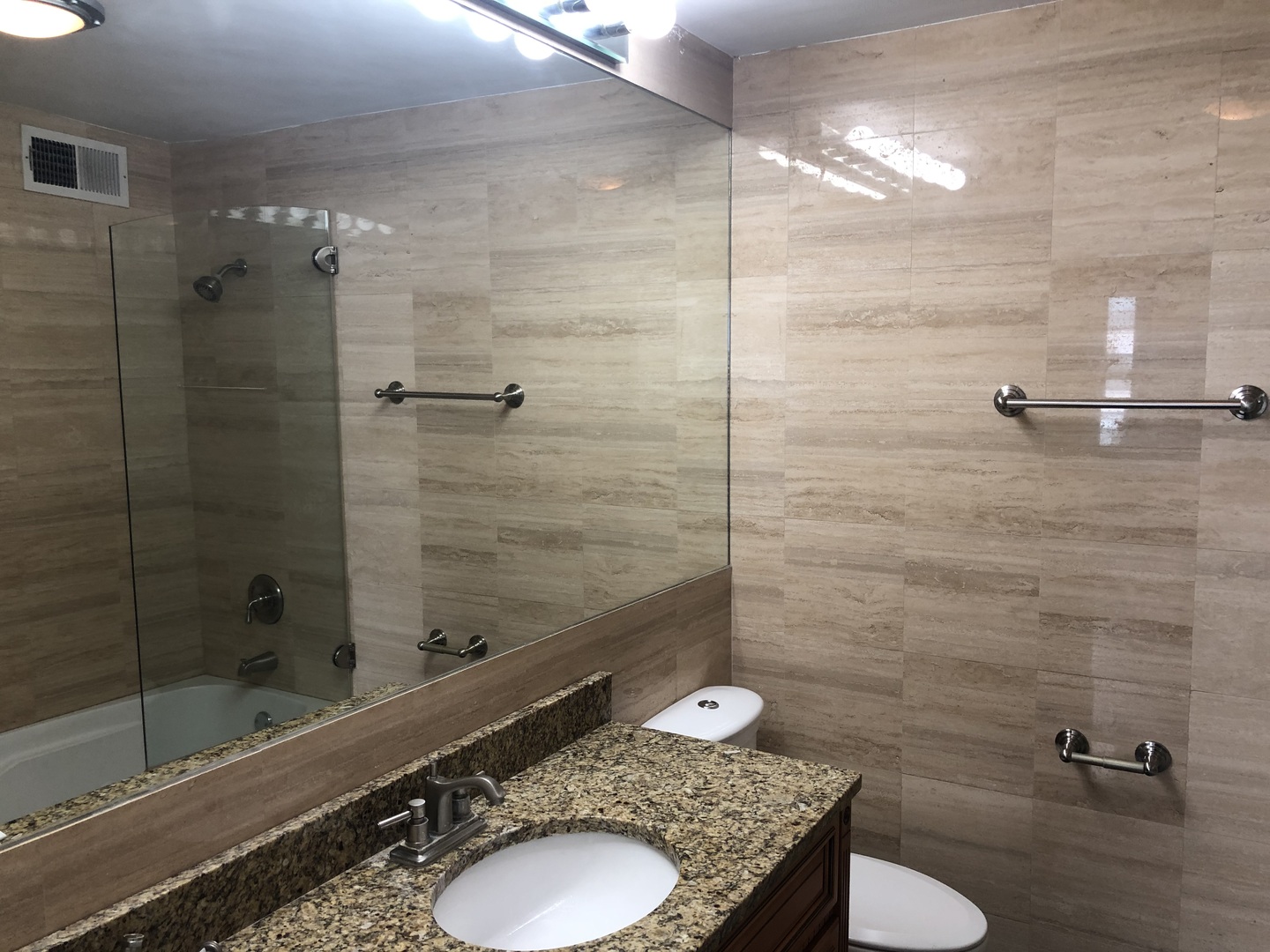 5701 North Sheridan Road, Unit 18T Chicago, IL 60660 - Photo 9 of 11