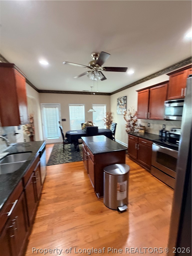 940 Pecan Grove Loop Hope Mills, NC 28348 - Photo 9 of 19 Kitchen