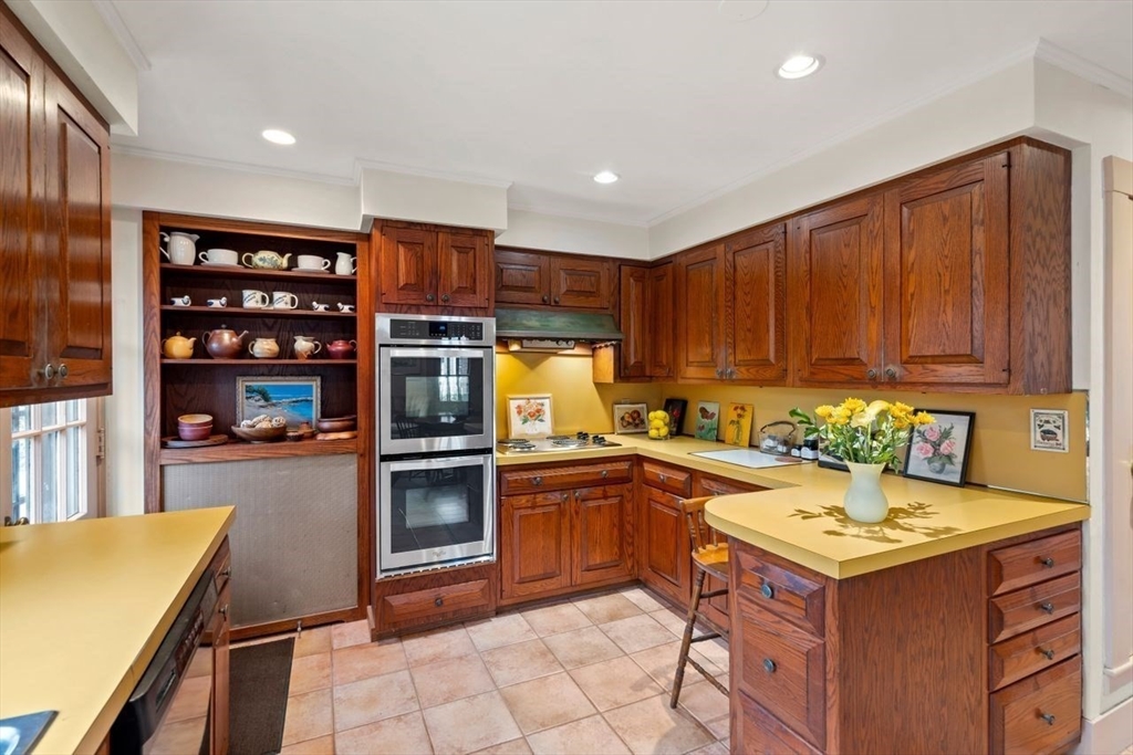 23 Gregory Street Marblehead, MA 01945 - Photo 16 of 42