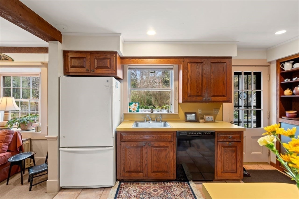 23 Gregory Street Marblehead, MA 01945 - Photo 18 of 42