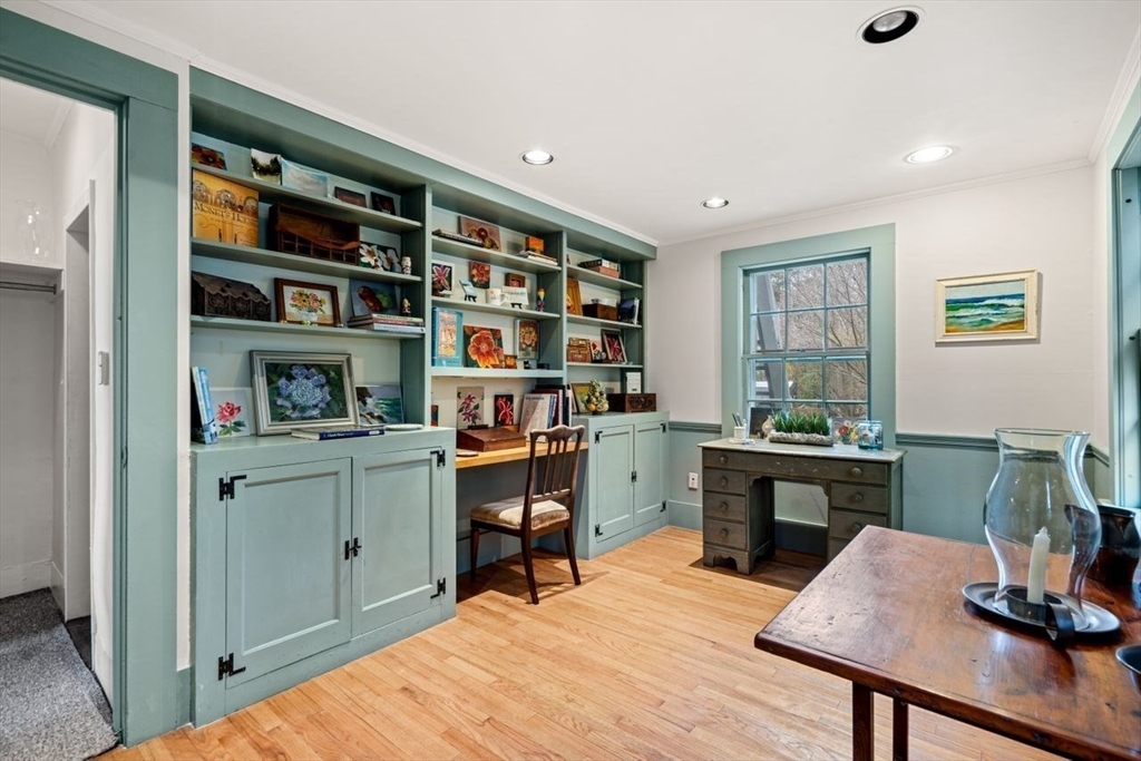 23 Gregory Street Marblehead, MA 01945 - Photo 10 of 42