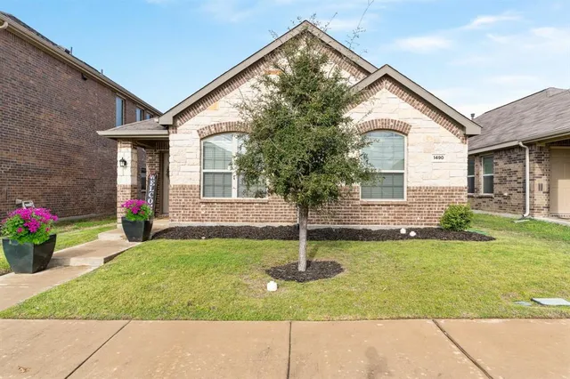 $2,100 | 1490 Alamandine Avenue, Cross Roads, TX 76227