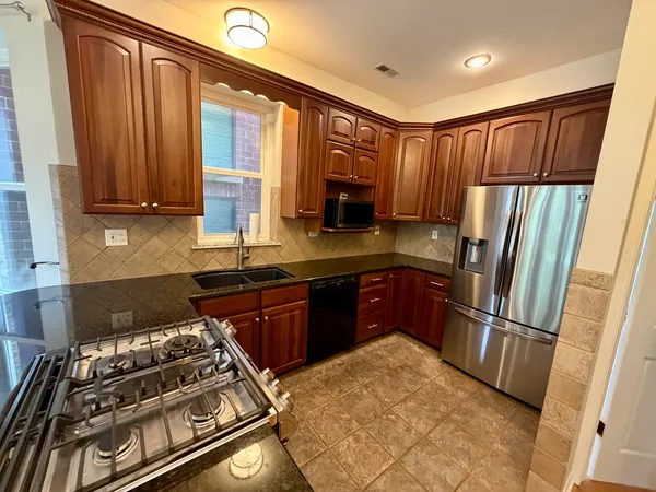$3,500 | 1350 North Leavitt Street, Unit 2, Chicago, IL 60622