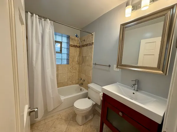 $3,500 | 1350 North Leavitt Street, Unit 2, Chicago, IL 60622
