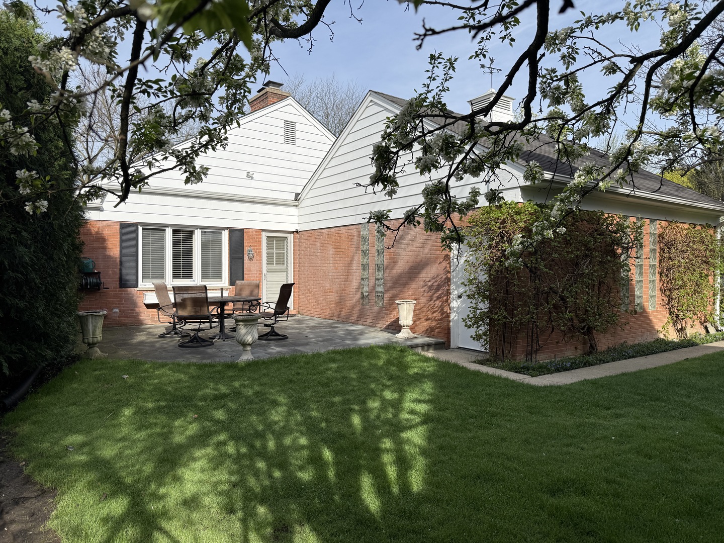 2407 Iroquois Road Wilmette, IL 60091 - Photo 5 of 10