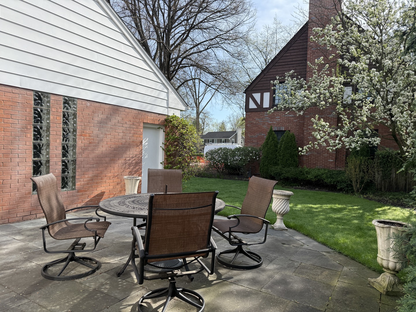 2407 Iroquois Road Wilmette, IL 60091 - Photo 6 of 10