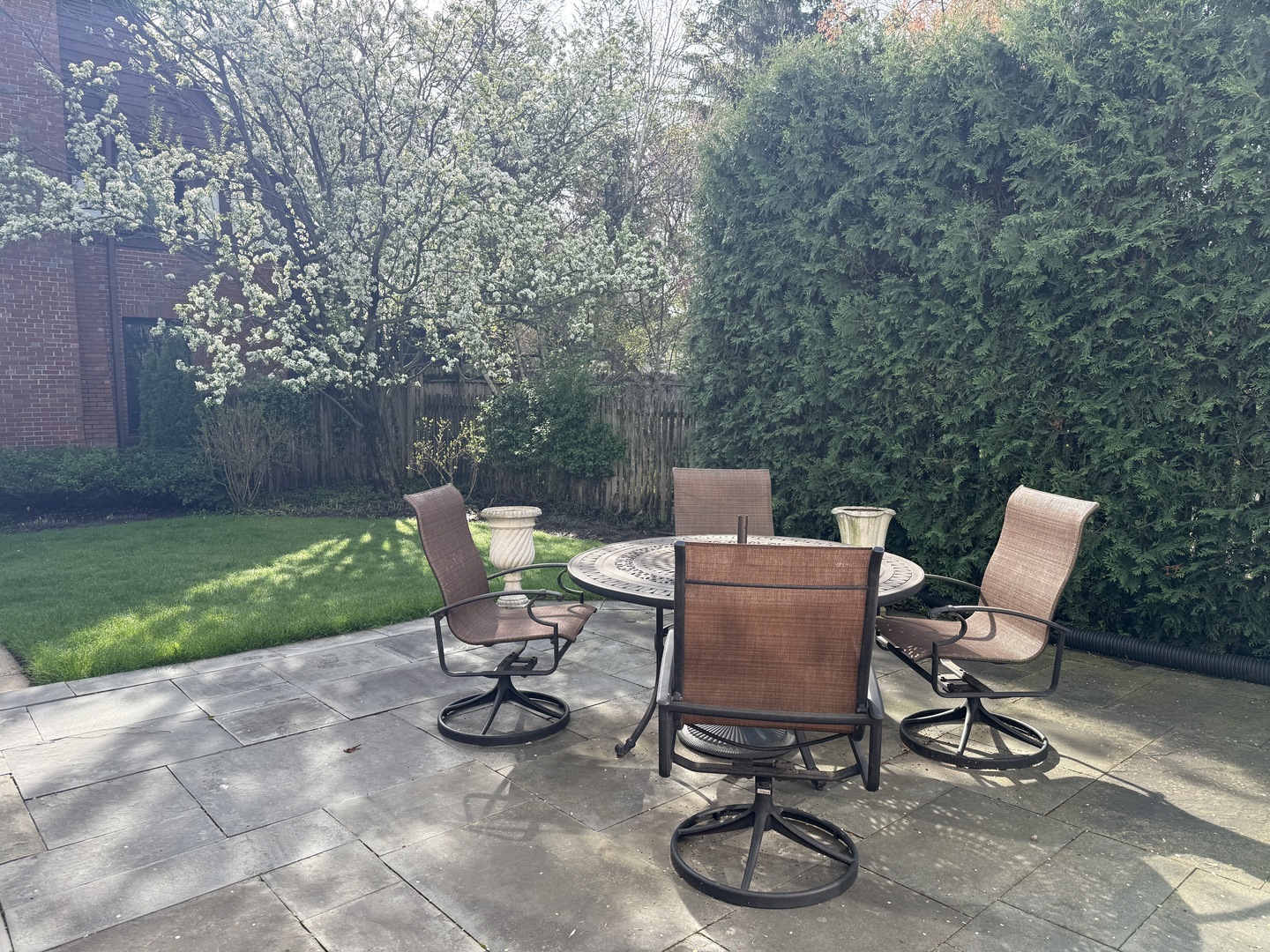 2407 Iroquois Road Wilmette, IL 60091 - Photo 7 of 10