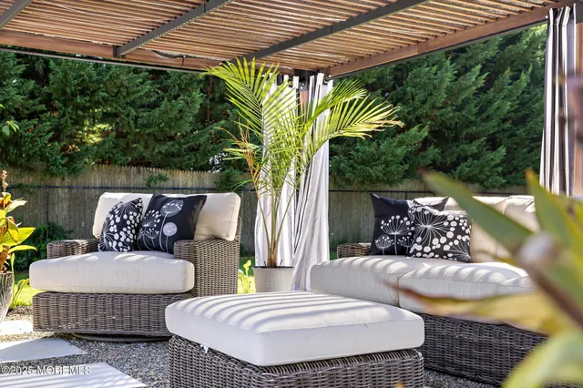 $5,595,000 | 8 Black Point Horseshoe Street, Rumson, NJ 07760